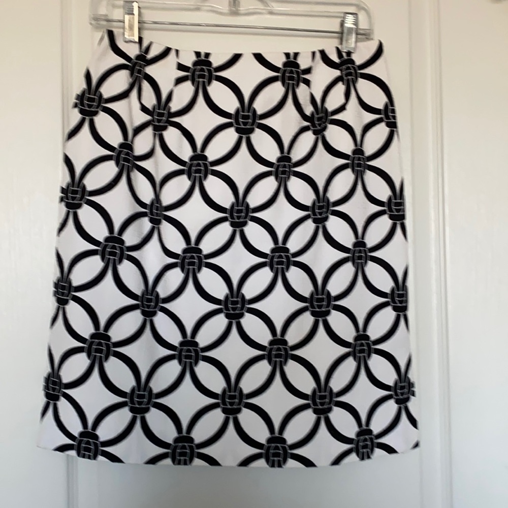 Talbots size 8 black/white geometric skirt
